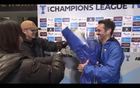 【3年間、お疲れさまでした!!】ガンバ大阪でのラストマッチを終えたポヤトス監督へ、宇佐美貴史から花束のサプライズ！｜AFCチャンピオンズリーグ2 2025/26 グループF第6節