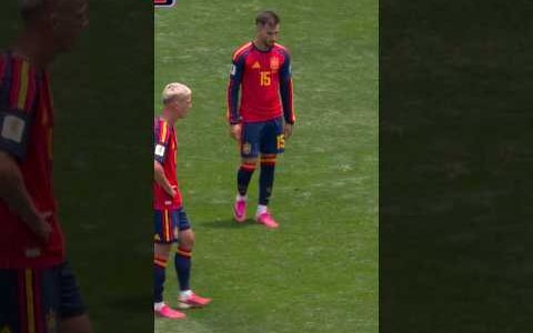 【エグすぎる右足】🇪🇸バエナの直接フリーキックはクロスバー直撃💥　#FIFAワールドカップ　#本気で楽しむならDAZN
